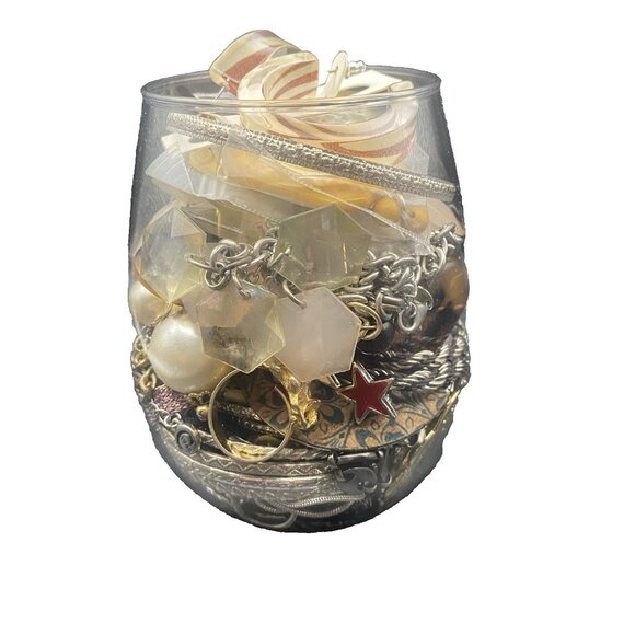 Vintage to Modern Wearable Costume Jewelry Mystery Lot 1.3 Lb Mixed Materials - Picture 7 of 9